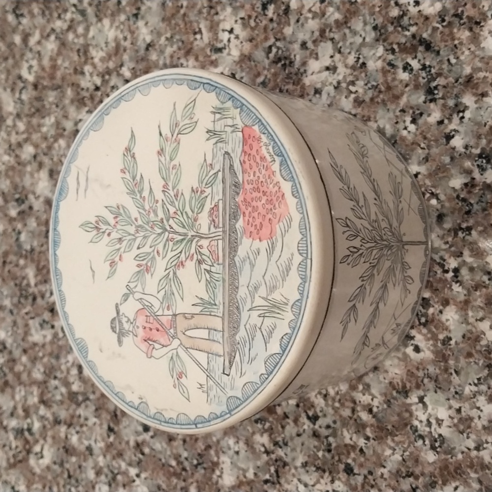 Vintage faux Scrimshaw Lidded Trinket Box with Carved Design